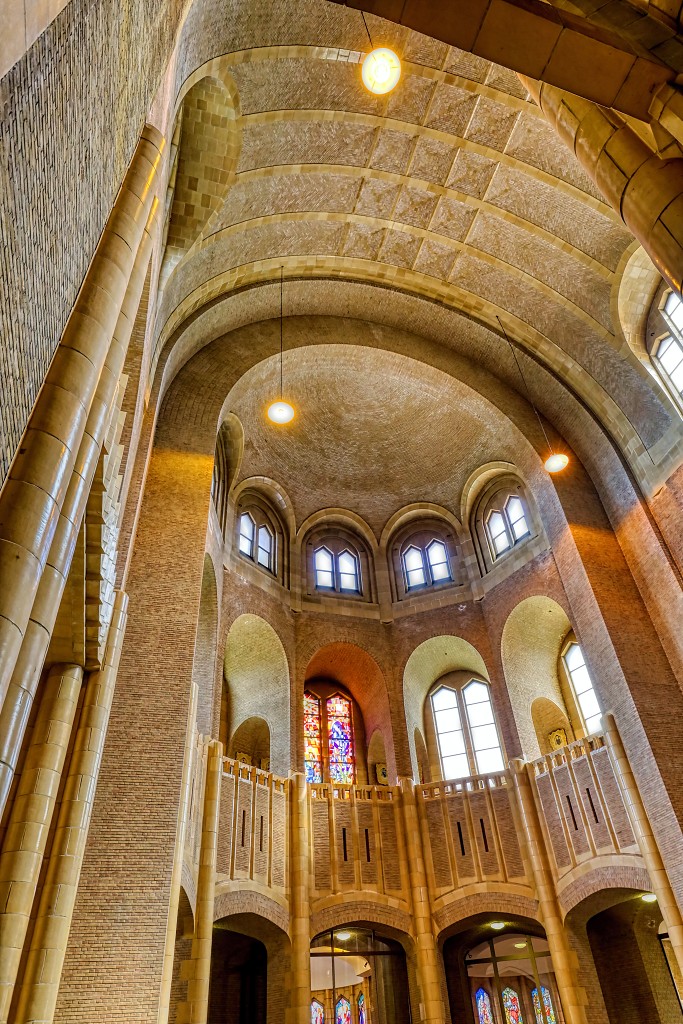 HDR Abbaye Basilique Koekelberg kerk eglise kerkfotografie religie religion bedevaart rooms katholiek kathedraal pelgrimage cathedrale klooster basiliek